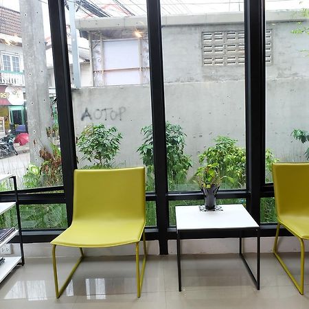 Dewyhouse Hostel Chiang Mai Exterior photo
